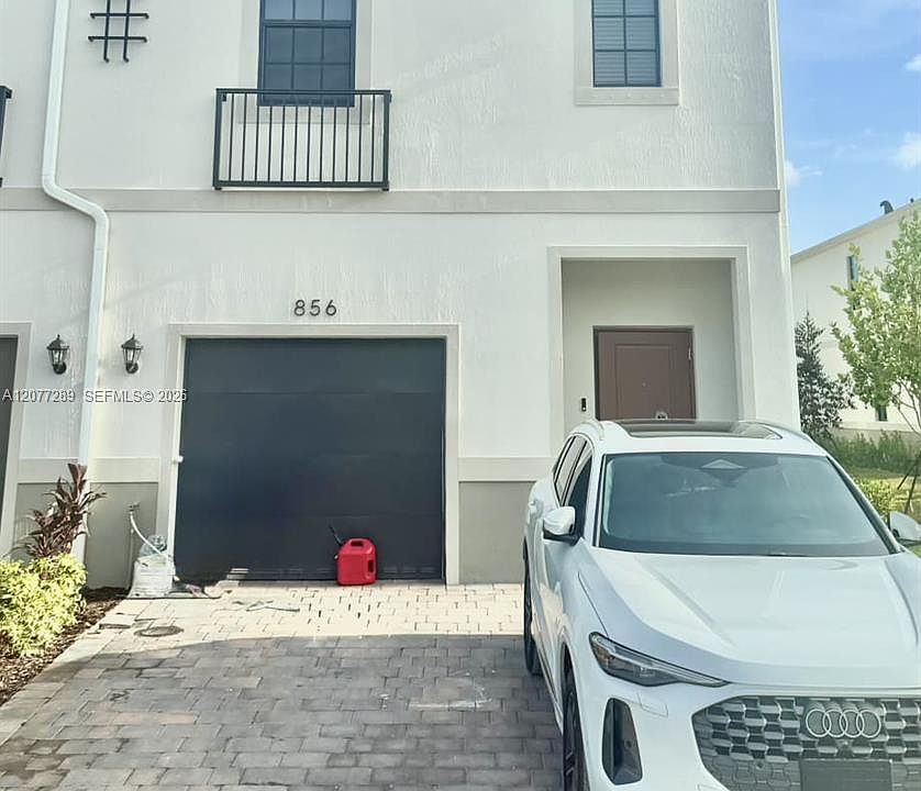 1st image of 856 SW 11th Way