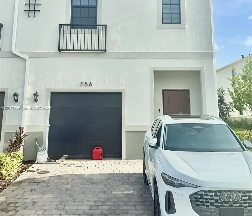 856 SW 11th Way
