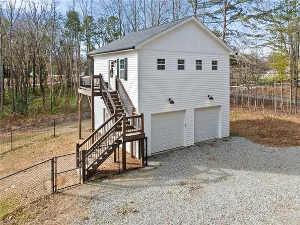 170 N Barons Rd, Clemmons, NC 27012