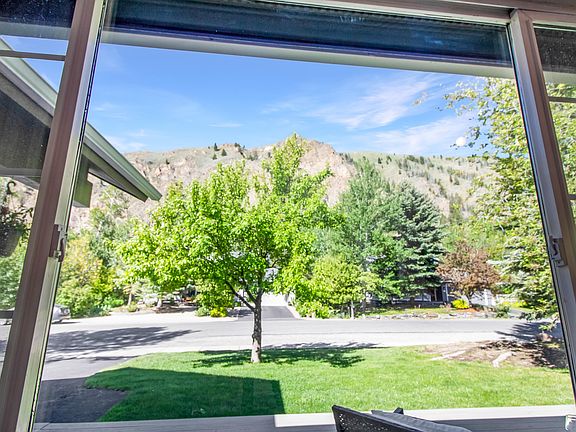 5th image of 540 Angela Dr
