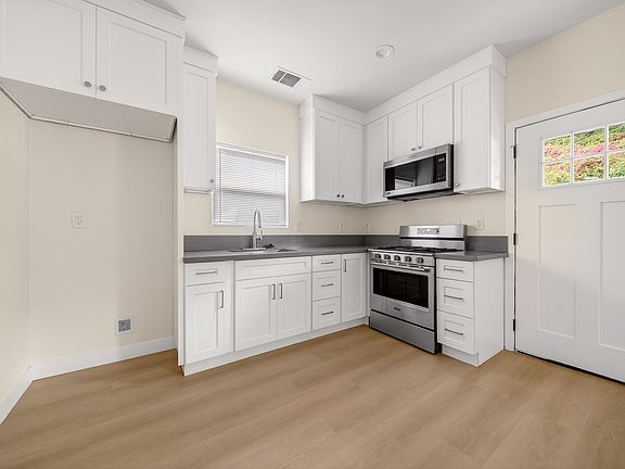 3rd image of 3200 Weldon Ave #3200