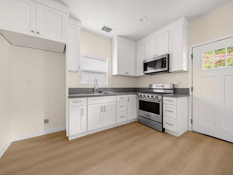 3200 Weldon Ave — Photo 4