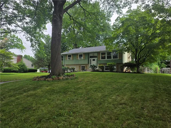 3650 Stephen Crane Ln, Bethlehem, PA 18017