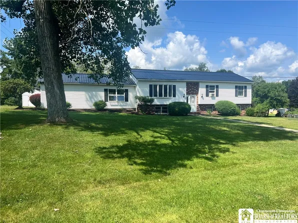 2843 Hillcrest Dr, Wellsville, NY 14895