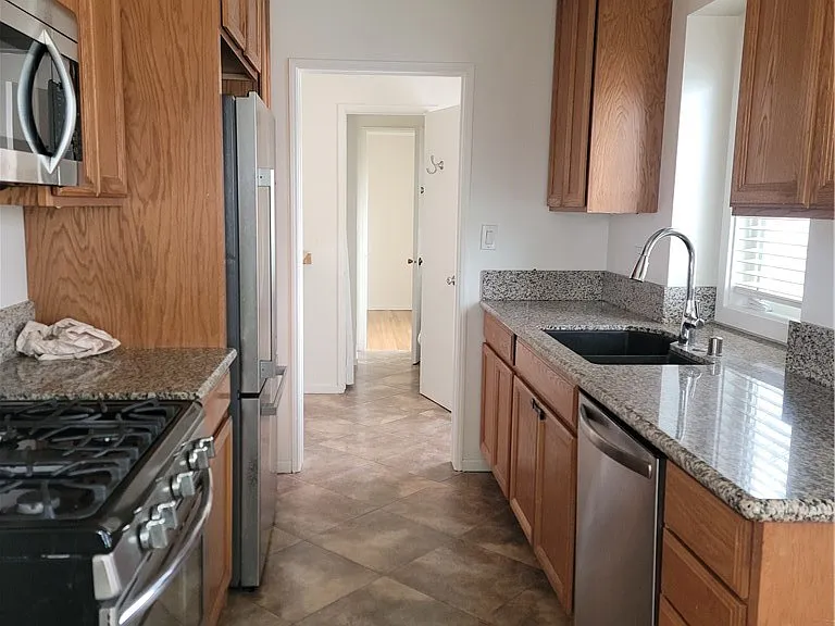 13203 Isis Ave — Photo 5