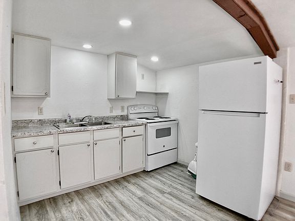 2nd image of 1000 W 3rd St #C