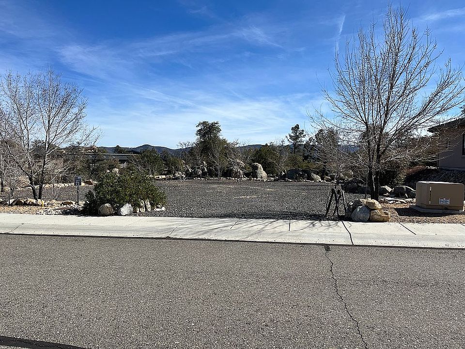 street access front of lot 