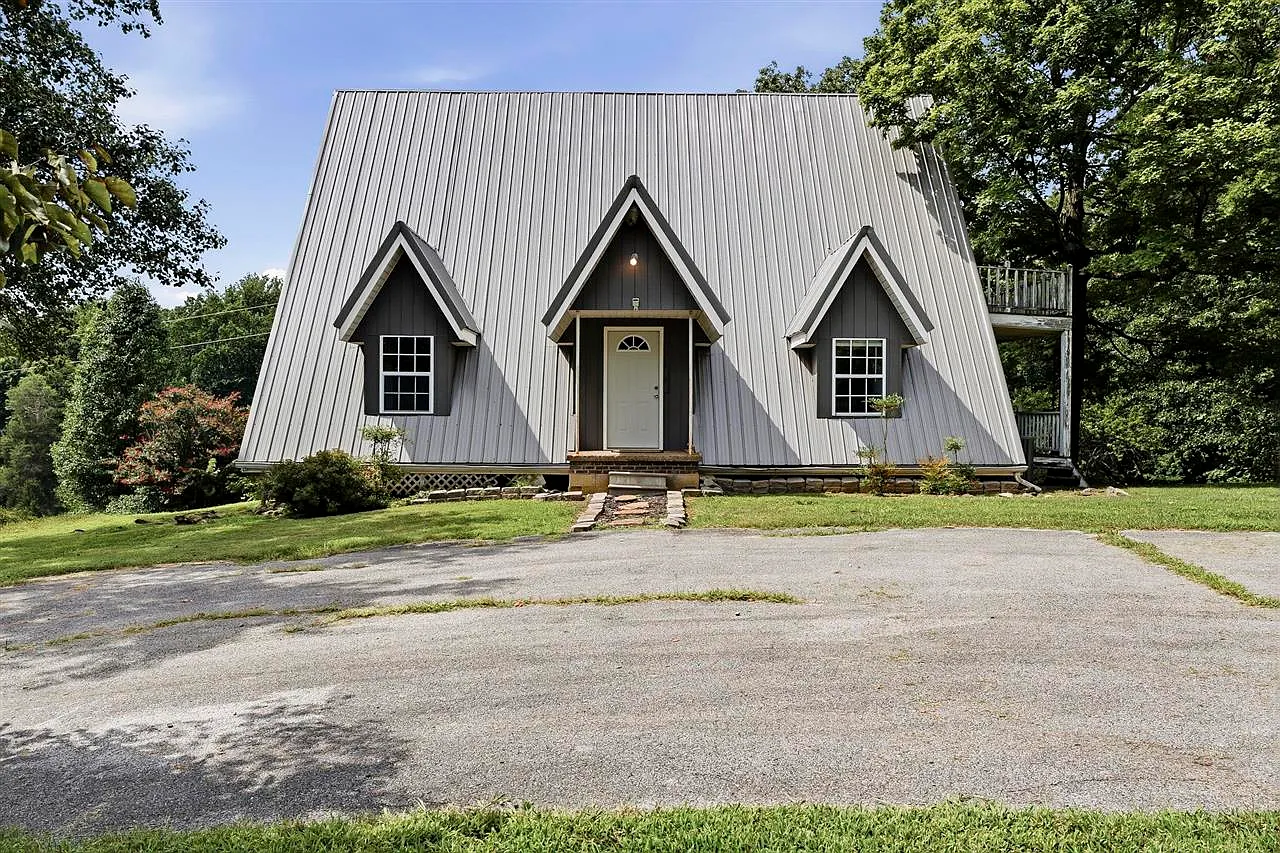 4 bed, 1560 sqft, $2,500 — Photo 1