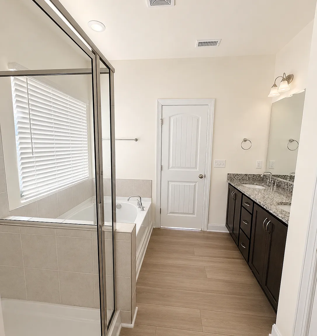 4 bed, 2.5 bath, 2745 sqft, $2,550 — Photo 2