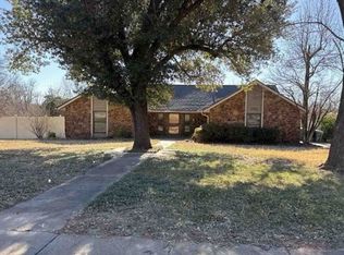 1208 Pine Ridge Cir, Edmond, OK 73034