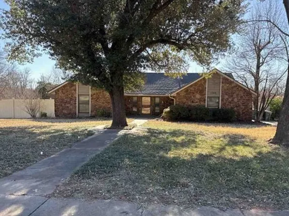 1208 Pine Ridge Cir, Edmond, OK 73034