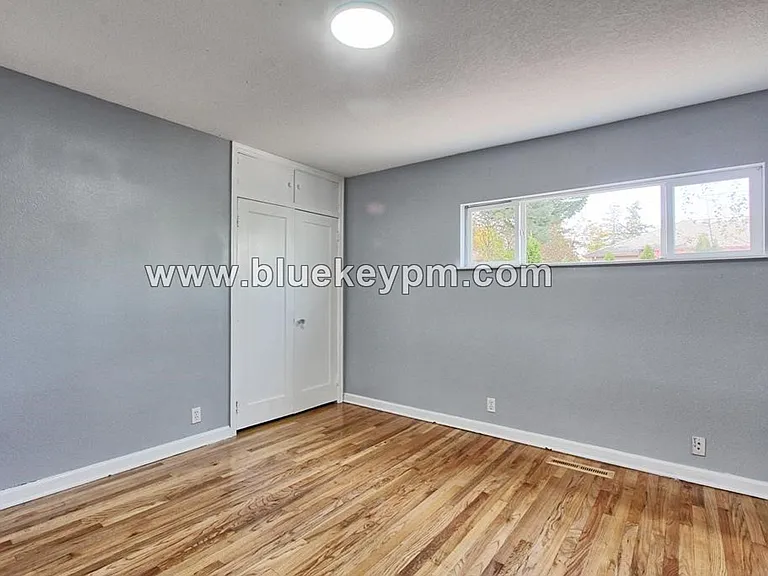 12220 SE Mill St — Photo 7