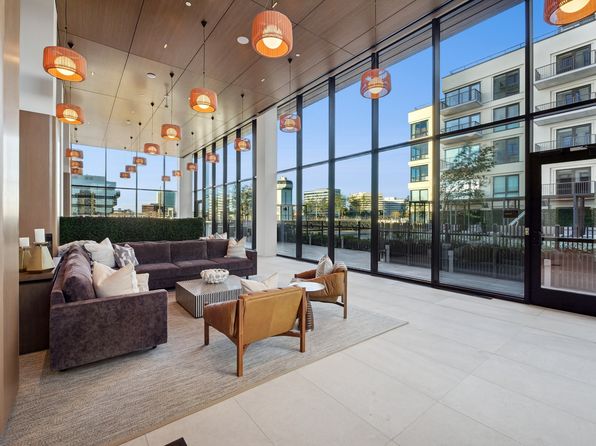 18 Dock St #451