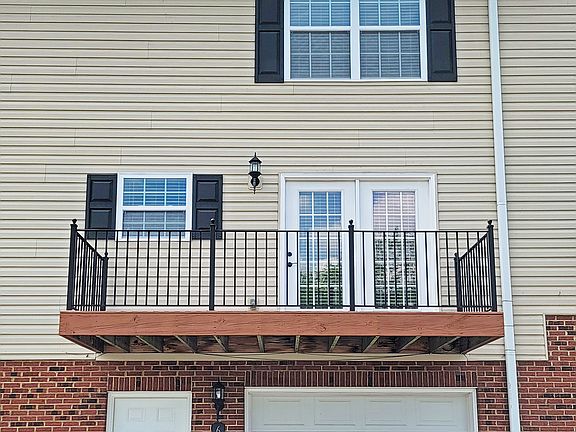 2nd image of 652 Grays Pointe Ct