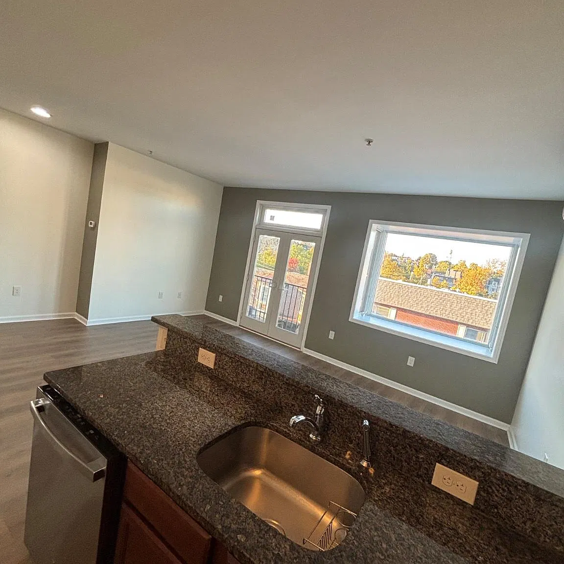 2 bed, 1.0 bath, 856 sqft, $2,525 — Photo 3
