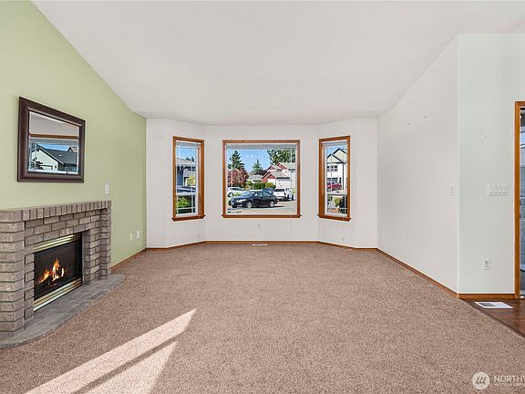 5th image of 19018 104th Avenue E