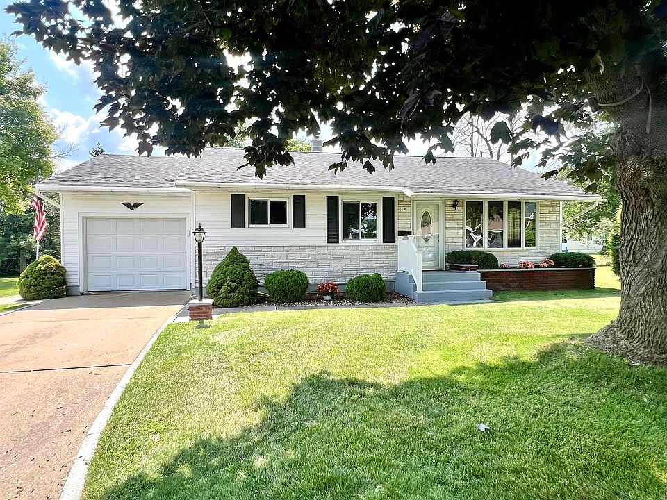1st image of 9 Randall Ct
