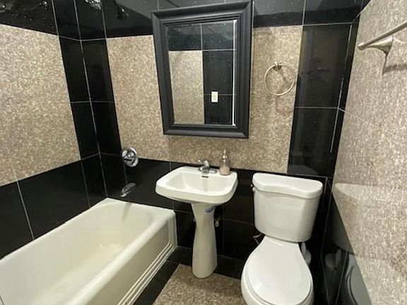 5th image of 17006 88th Ave APT 3C