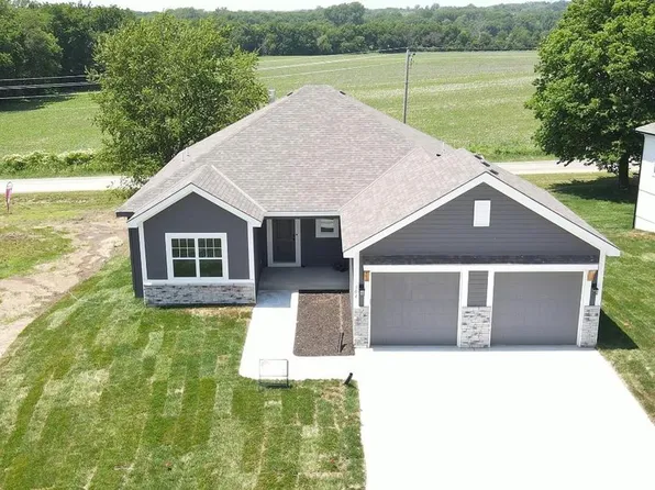 107 Johnson Cir, Dearborn, MO 64439