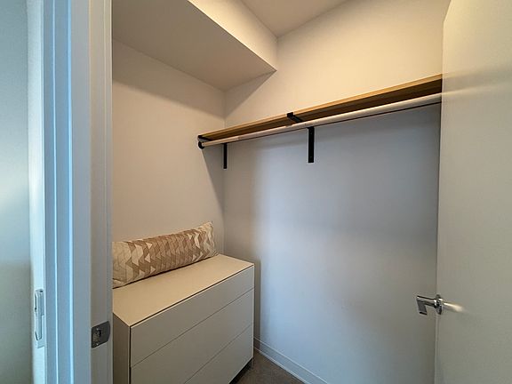 5th image of 987 Queen St #1501