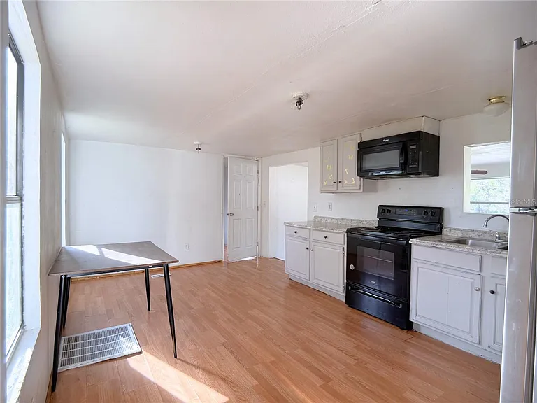 18274 SE 22nd Pl — Photo 3