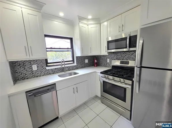 2165C N Central Rd #C, Fort Lee, NJ 07024