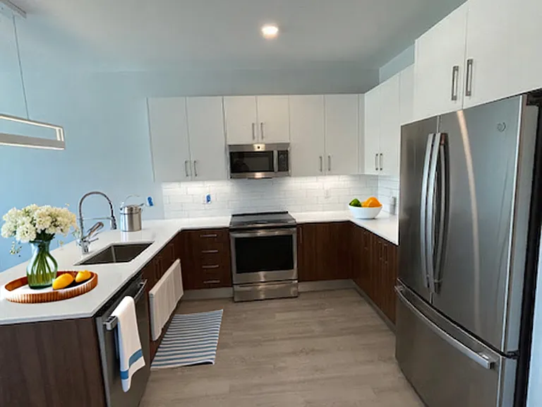 Residences at Sharon Gallery — Photo 59