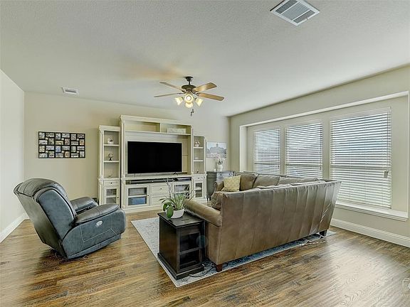 5th image of 1020 Fallon Dr