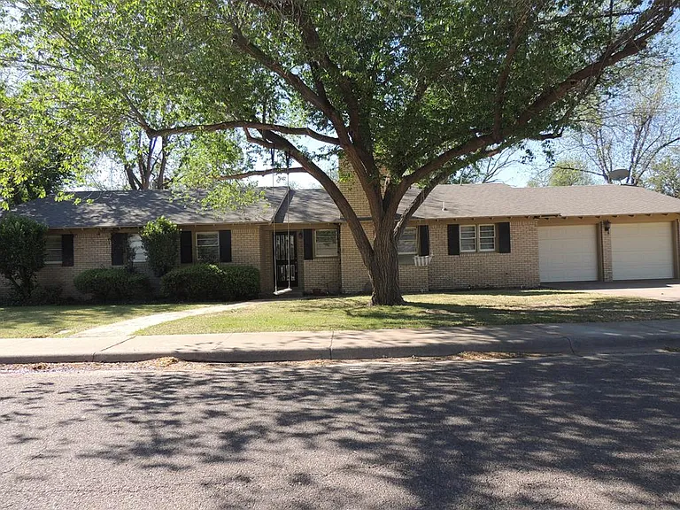 1305 Lawson Ave — Photo 1