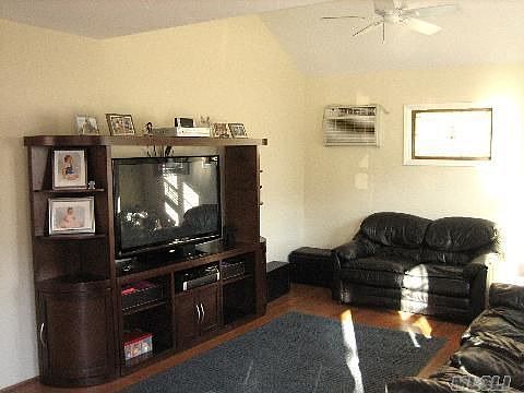 2nd image of 14 Bedford Ct