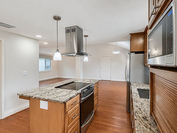 5th image of 32 Condolea Dr