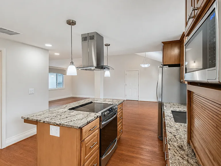 32 Condolea Dr — Photo 5