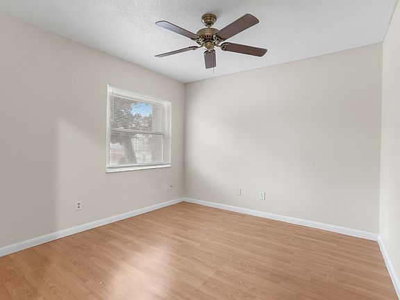 3rd image of 2078 Loma Linda Way N