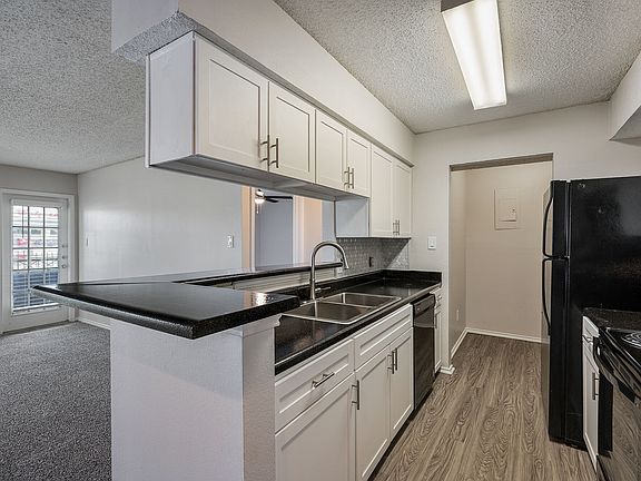5th image of 6047 S Hulen St #5957B