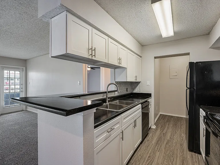 Chesapeake Apartments — Photo 24