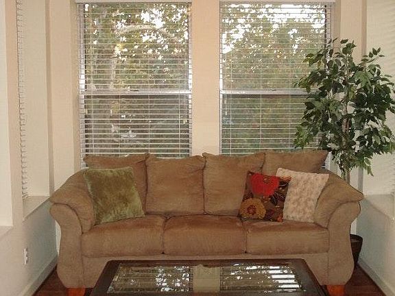 3rd image of 5673 Waterman Blvd #31