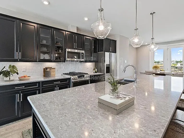 7234 Otley Dr — Photo 2