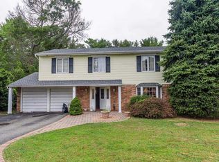 19 White Cliff Ln, Nesconset, NY 11767