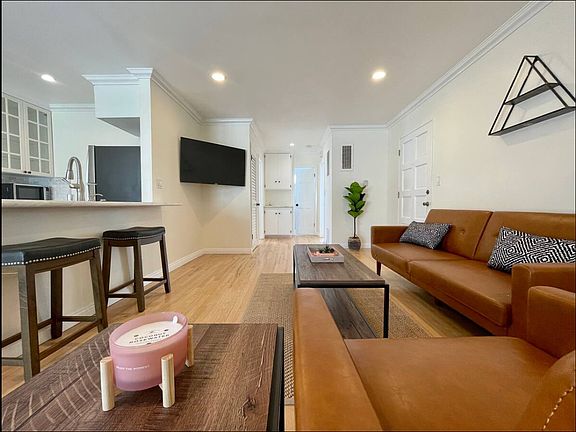 2nd image of 1119 22nd St APT 5