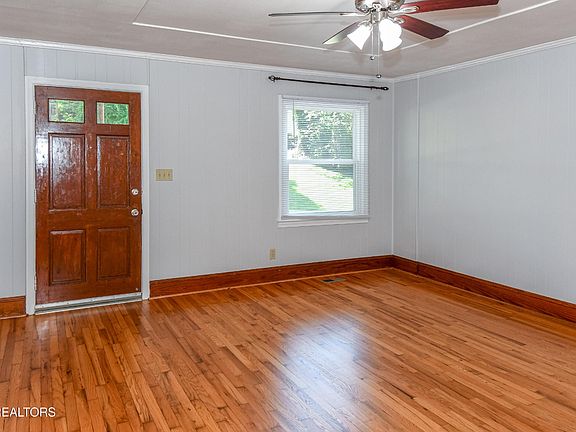 4th image of 1209 Forest Ave