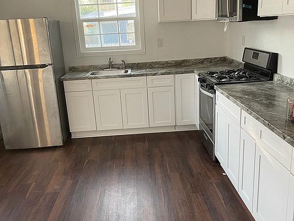 2nd image of 2375 Burnet St #2375