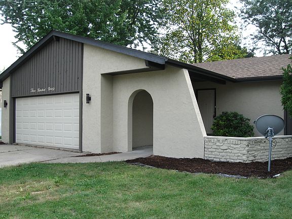 2nd image of 390 Centennial Ct
