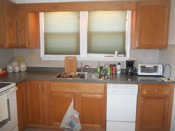 3rd image of 31 E Hatfield St