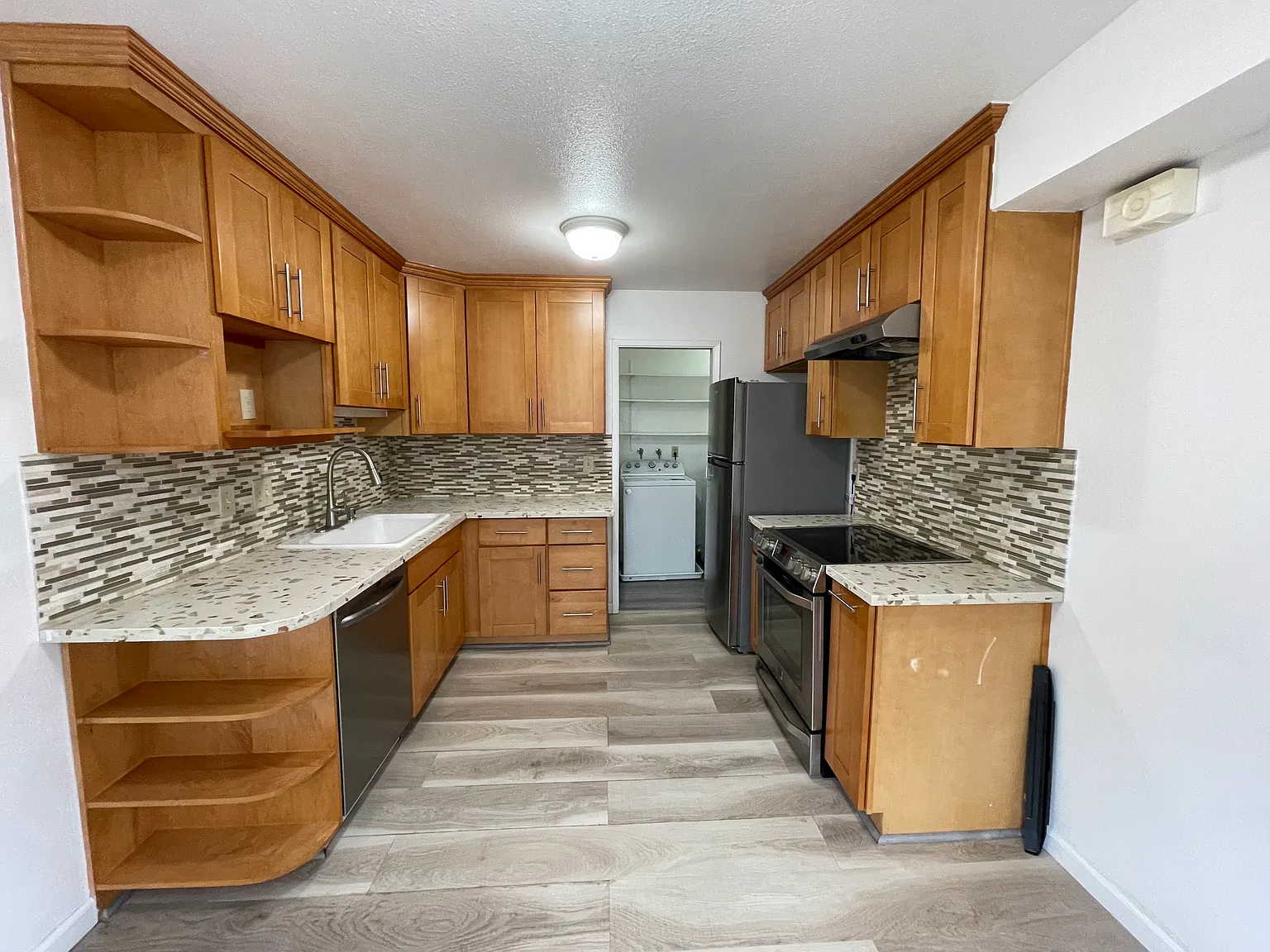 3 bed, 1.5 bath, 1092 sqft, $3,495 — Photo 4