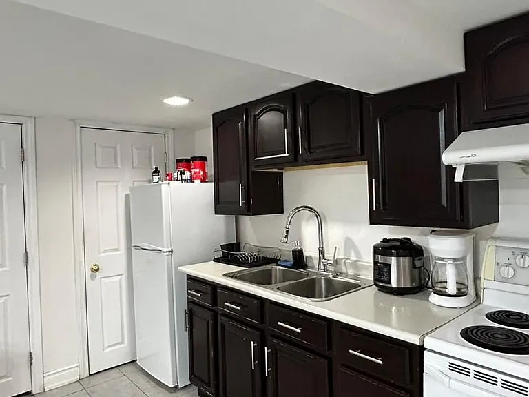 8 Runnymede Rd #LOWER — Photo 3