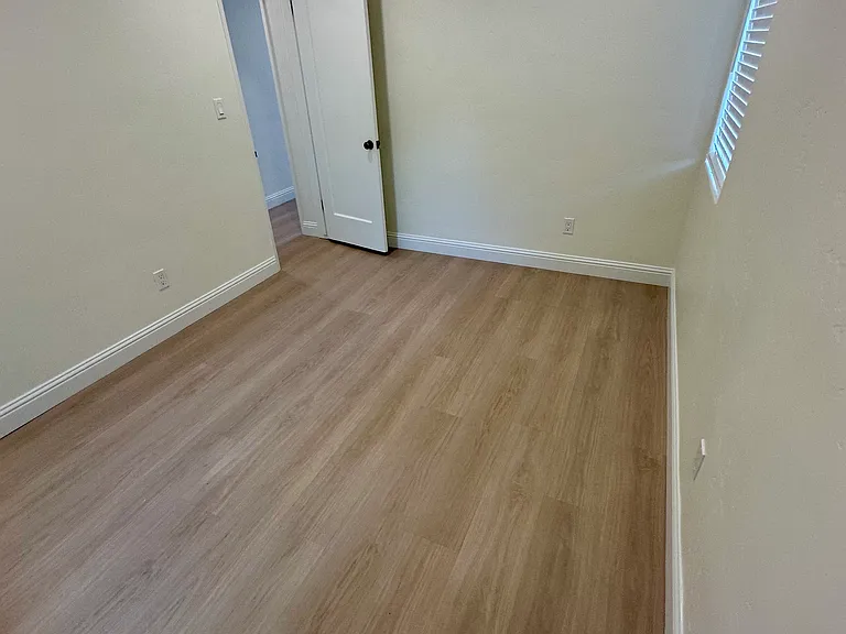 435 Branch St — Photo 8