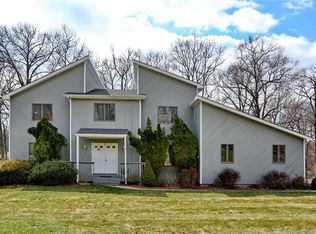 53 Newport Dr, Nanuet, NY 10954