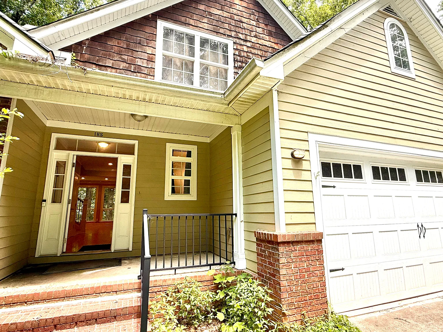 2041 English Ln — Photo 3