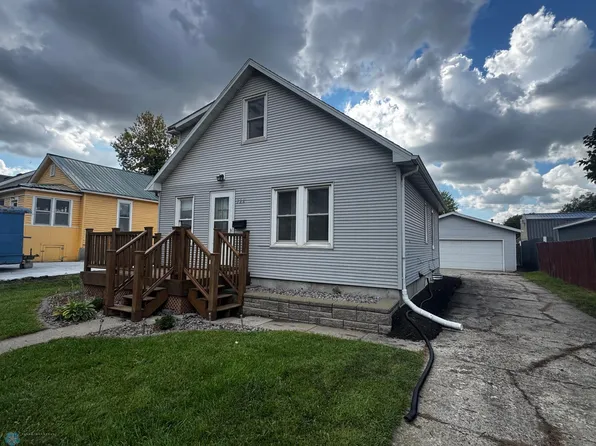 326 20th St N, Fargo, ND 58102