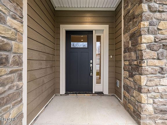 3rd image of 7618 Drake Ln